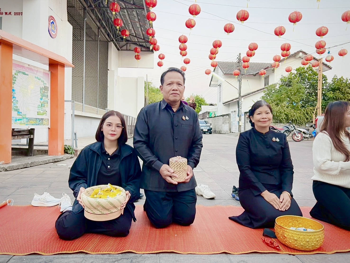 title - ส.ป.ก.ยโสธร ร่วมกิจกรรมทำบุญตักบาตรย้อนยุค วิถีถิ่น วิถีไทย ณ ถนนคนเดินยโสธร เมืองเก่าบ้านสิงห์ท่า ประจำปีงบประมาณ พ.ศ.2569